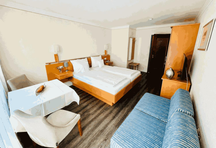 Bedroom 2, Gastehaus Huber - Hotel Garni, Passau