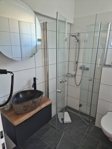 Bathroom, Hotel Haus Mariandl, Düsseldorf