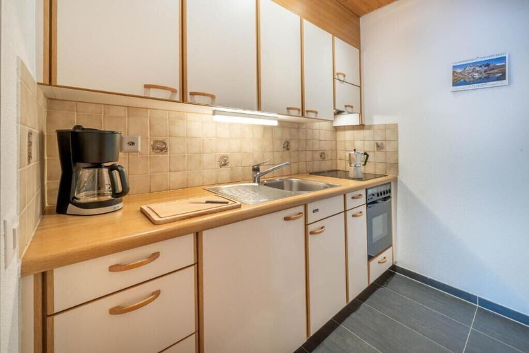 Private kitchen, Haus Cervin - Inspiringplaces Zermatt, Visp