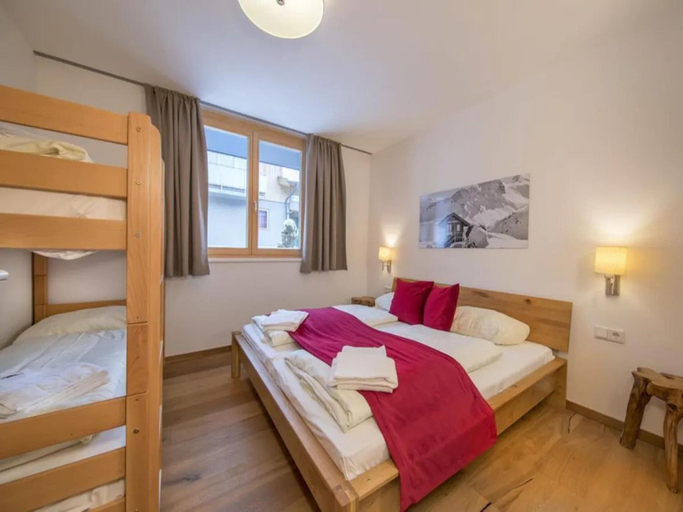 Others 3, Apartment in Neukirchen near Ski Lift, Zell am See