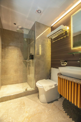 Bathroom 5, EGI Resort and Hotel, Lapu-Lapu City