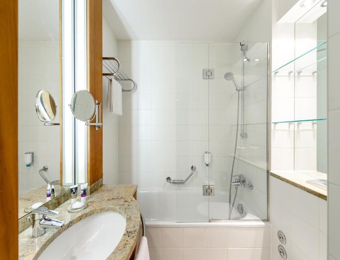 Bathroom 4, Mercure Hotel Munich Airport Freising, Freising