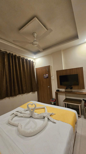 Bedroom 3, Hotel Trimurti Executive, Pune