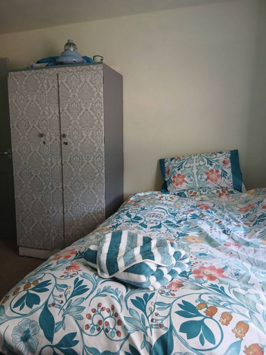 Room 3, Dumfries 2BR Apartment Free Parking Near Robert Burns Centre, Dumfries and Galloway