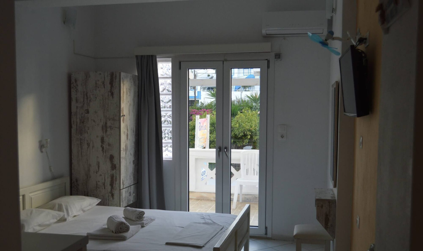 Room 2, Small Studio With Balcony, Pool and Beach in 100m, Crete