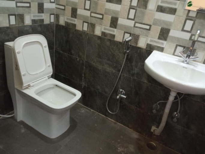 Bathroom 4, Bindwasini Hotel And Party Palace, Narayani
