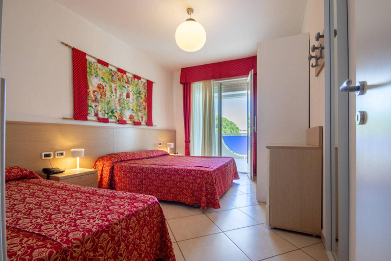Bedroom 3, Seaside Escape Apartment With Pool View, Venezia