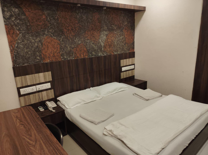 Bedroom 5, Hotel Shambuji, Thane