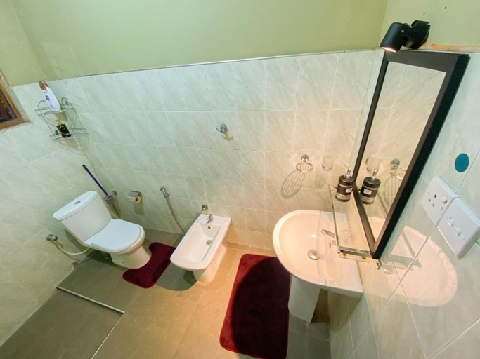 Bathroom, Elegance Cottage Airport Stay, Katana