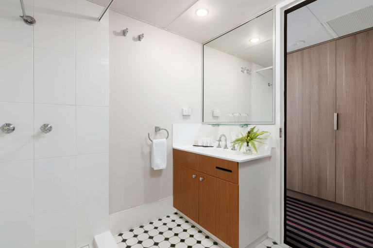 Bathroom 4, Rydges Southbank Townsville, South Townsville