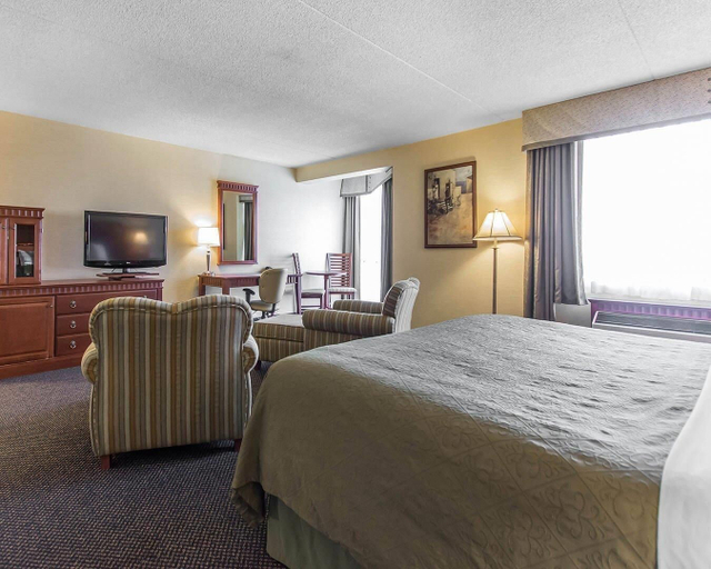 Bedroom 2, Quality Inn & Suites Bay Front, Algoma