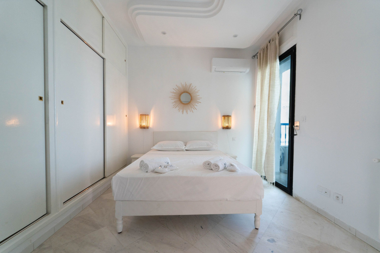 Room 5, Beachfront 2BR Sea View La Goulette, La Goulette