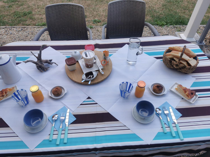 Food & Drinks, CHAMBRE D'HOTES Cote RANCE, Ille-et-Vilaine