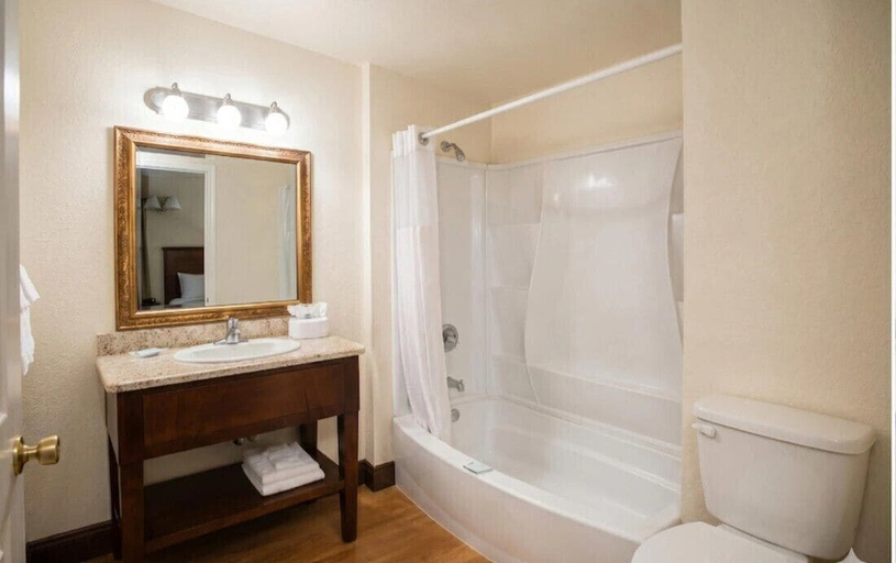 Bathroom 5, Sacramento Inn and Suites, Sacramento