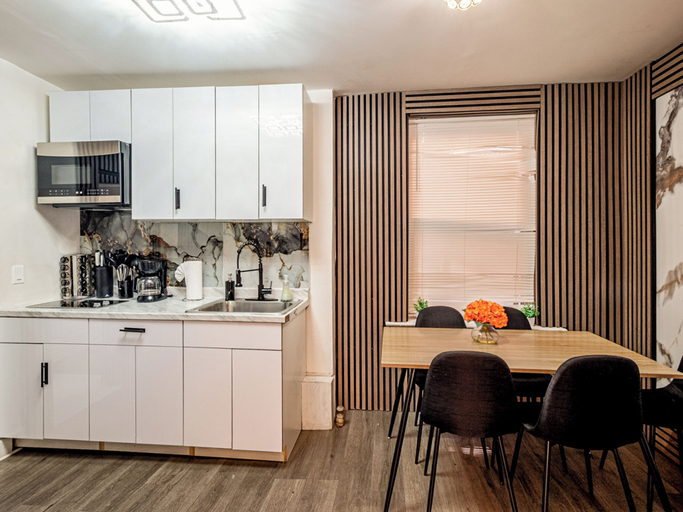 Private kitchen 2, Spacious 3BR Near Manhattan - Sleeps 7, Hudson