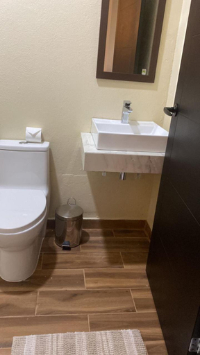 Bathroom 4, Guitarra Inn, Dist. Pochutla