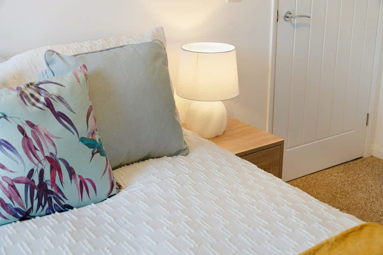 Room 2, Spacious 4BR House Sleeps 8 by Stay With Us, Durham