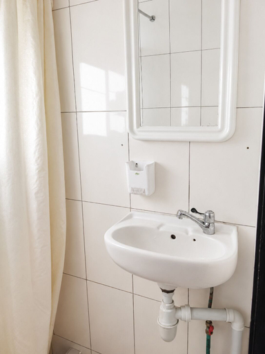Bathroom 3, Roche Kerlan Apartments