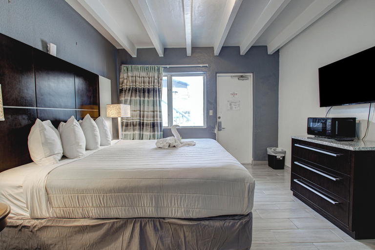 Bedroom 3, The Beach House Inn, Volusia