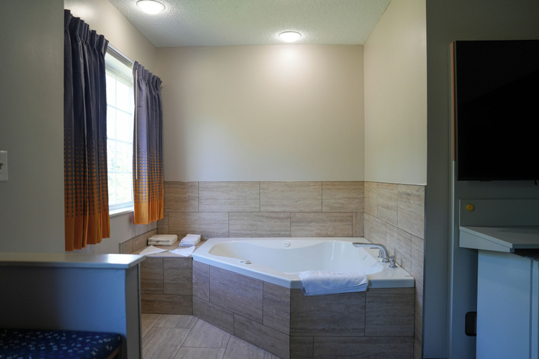 Bathroom 4, Microtel Inn & Suites by Wyndham Hagerstown by I-81, Washington