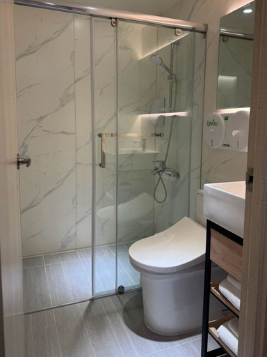 Bathroom 5, Resona Hotel, Tainan