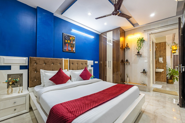 Room 5, The Expressway Studio Near Yashobhoomi, Delhi