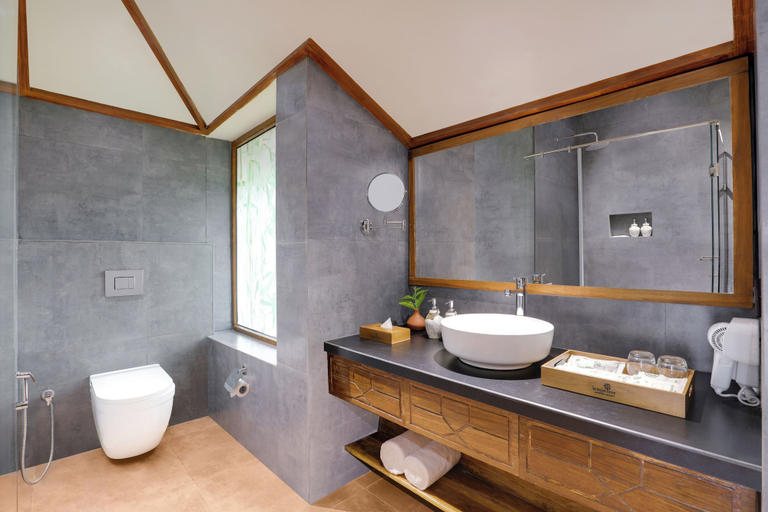 Bathroom 3, The Safari Lodge Kanha, Balaghat