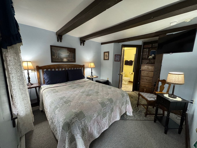 Bedroom 2, Watership Inn, Barnstable