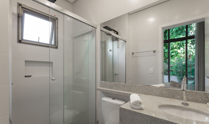 Bathroom 4, Top Studios Canasvieiras TPS, Florianopolis