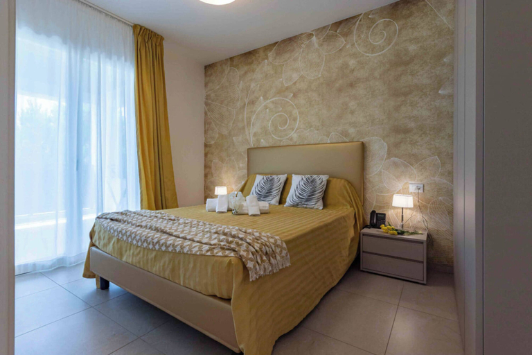Room 2, Enchanting Apartment With Sunny Terrace, Venezia