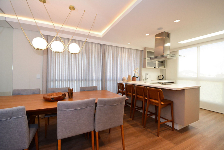 Dining 2, Gaivotas Golden Luxo a 200m praia-NIN012, Florianopolis