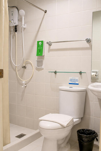 Bathroom 5, Hotel Pier Cuatro, Cebu City