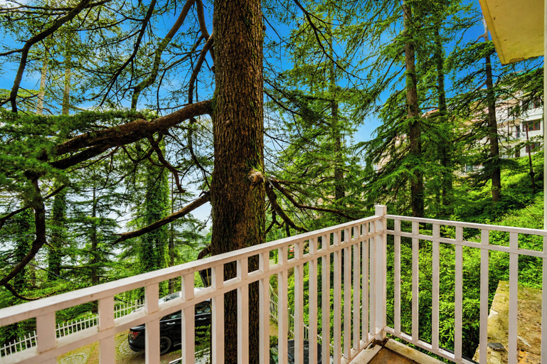 Property grounds 5, Holiday-IN Apartments ELIVAAS Signature, Shimla