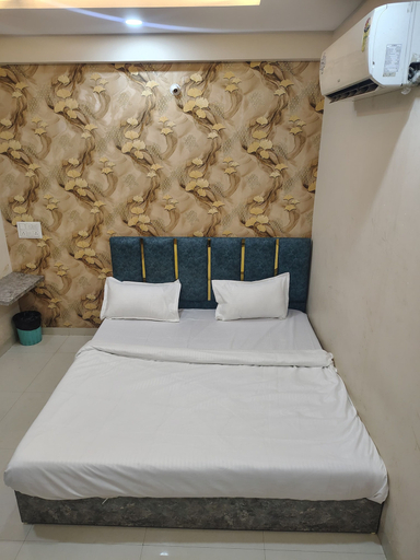 Room 2, Hotel Pratham Inn, Indore