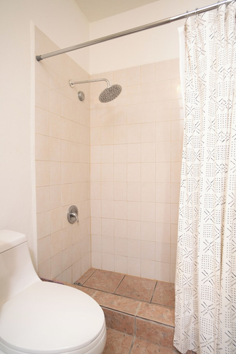 Bathroom 3, The Lazy Parrot Inn Amp Mini Resort