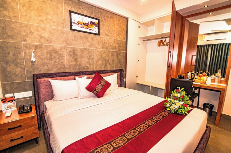 Room 2, Neelagiri Heritage Hotel - Near Calicut Railway Station, Kozhikode