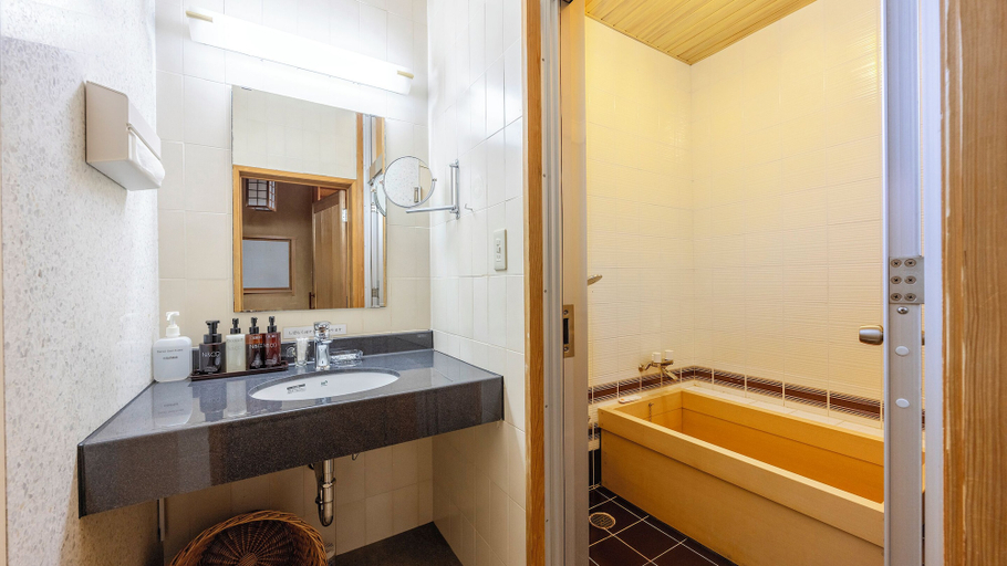 Bathroom 4, Mizuno Ryokan, Karatsu