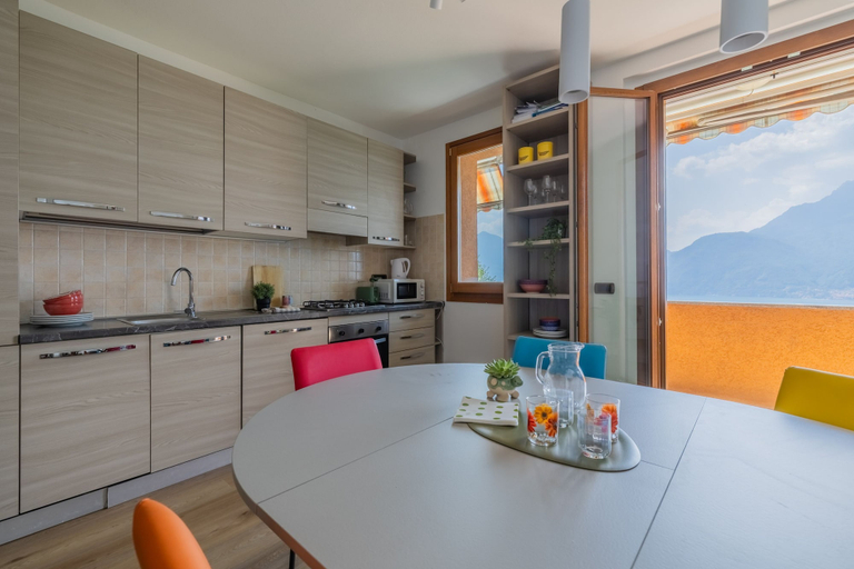 Room 4, Viandante Lake View in Bellano, Lecco