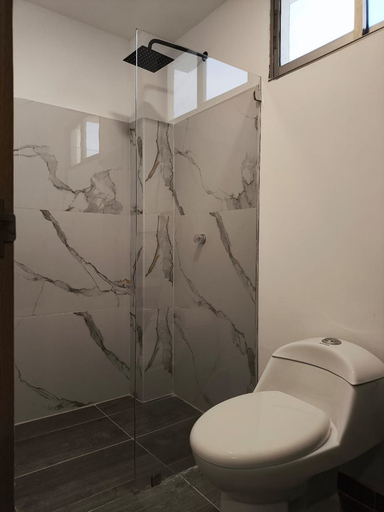 Bathroom 5, HILSY SANJUANELO, Barranquilla