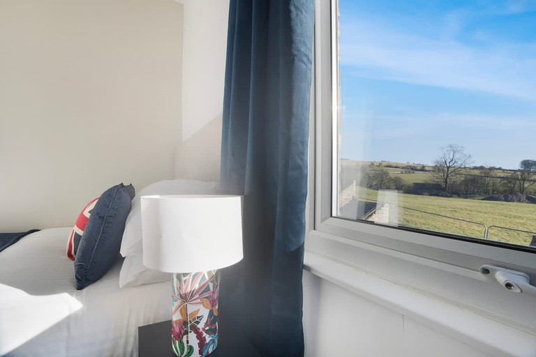 Room 4, Relaxing 2BR in Billy Row Wifi by Stay With Us, Durham