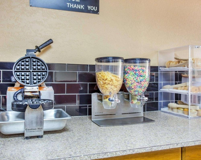 Food & Drinks 5, Econo Lodge Stone Mountain, DeKalb