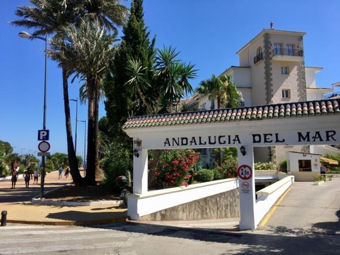 Room 5, Vista Piscina en Andaluc a del Mar, Málaga