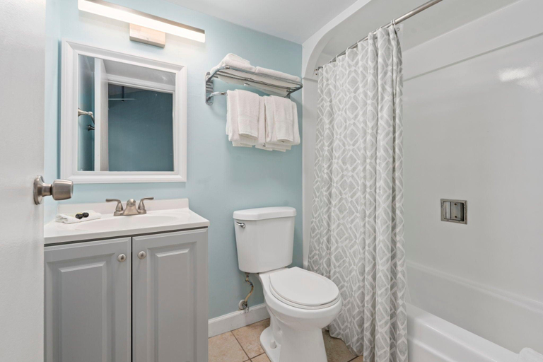 Bathroom 3, Oceanfront Inn II, Saint Lucie