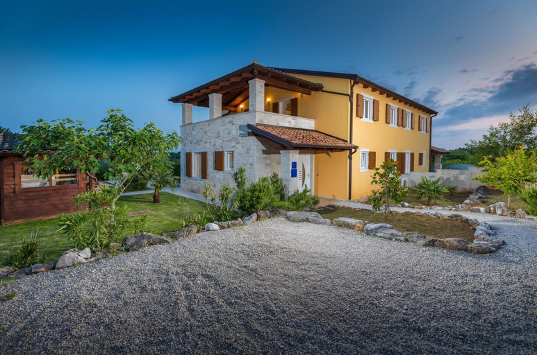 Exterior view 1, Villa Katharina, Poreč