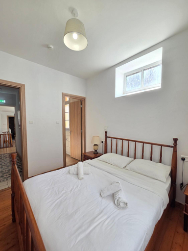 Bedroom 2, Harrys Inn Guesthouse, Larnaca