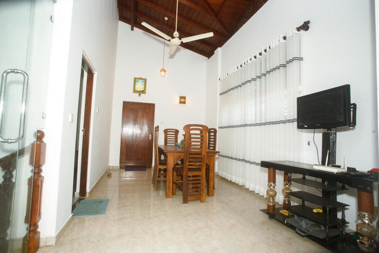 4, Lake Villa, Habaraduwa