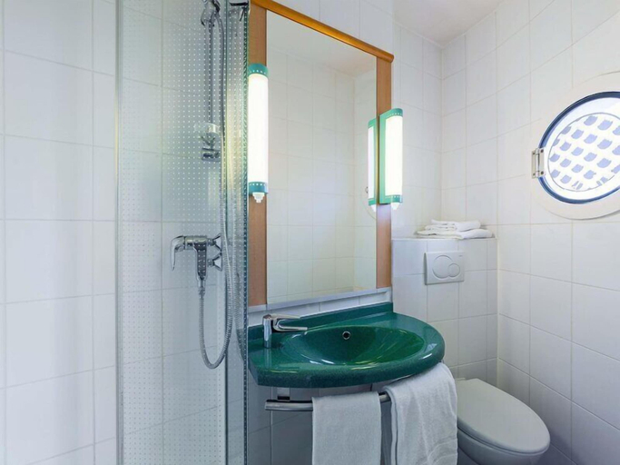 Bathroom 5, B&B HOTEL Bochum Hbf-Süd, Bochum
