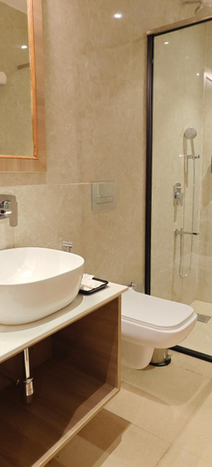 Others 5, Hotel XYZ, Delhi