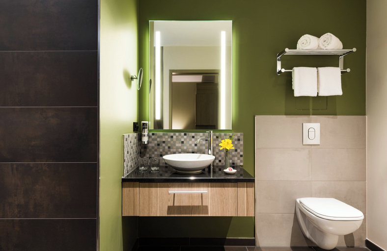 Bathroom 5, Leonardo Hotel Offenbach Frankfurt, Offenbach am Main