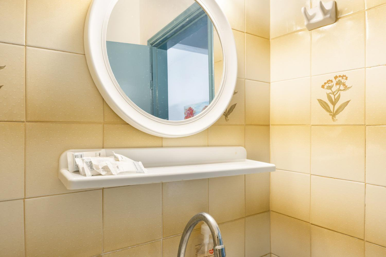 Bathroom 3, Hotel Galini, South Aegean